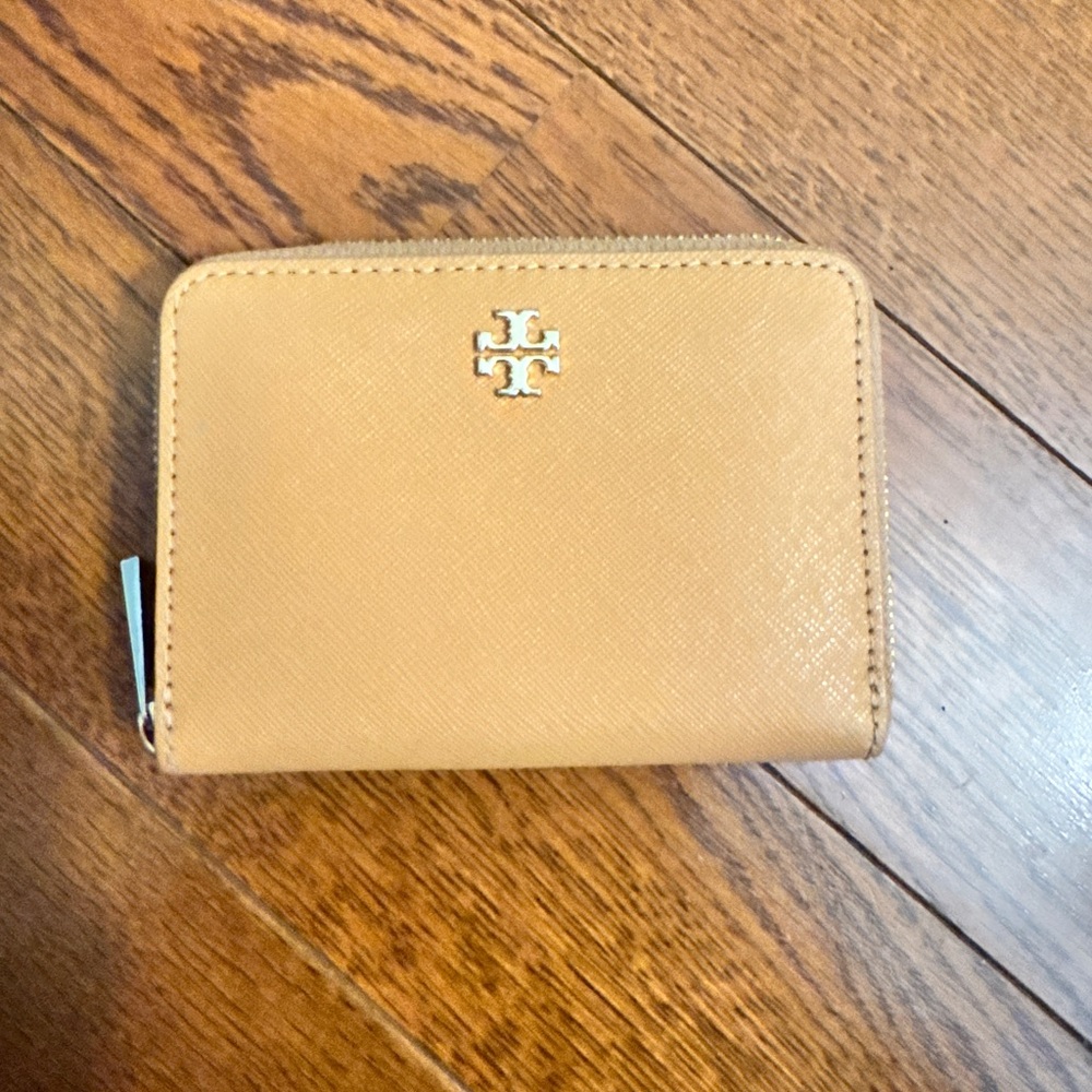 Tory Burch Wallet with Key Ring - Picture 5 of 6